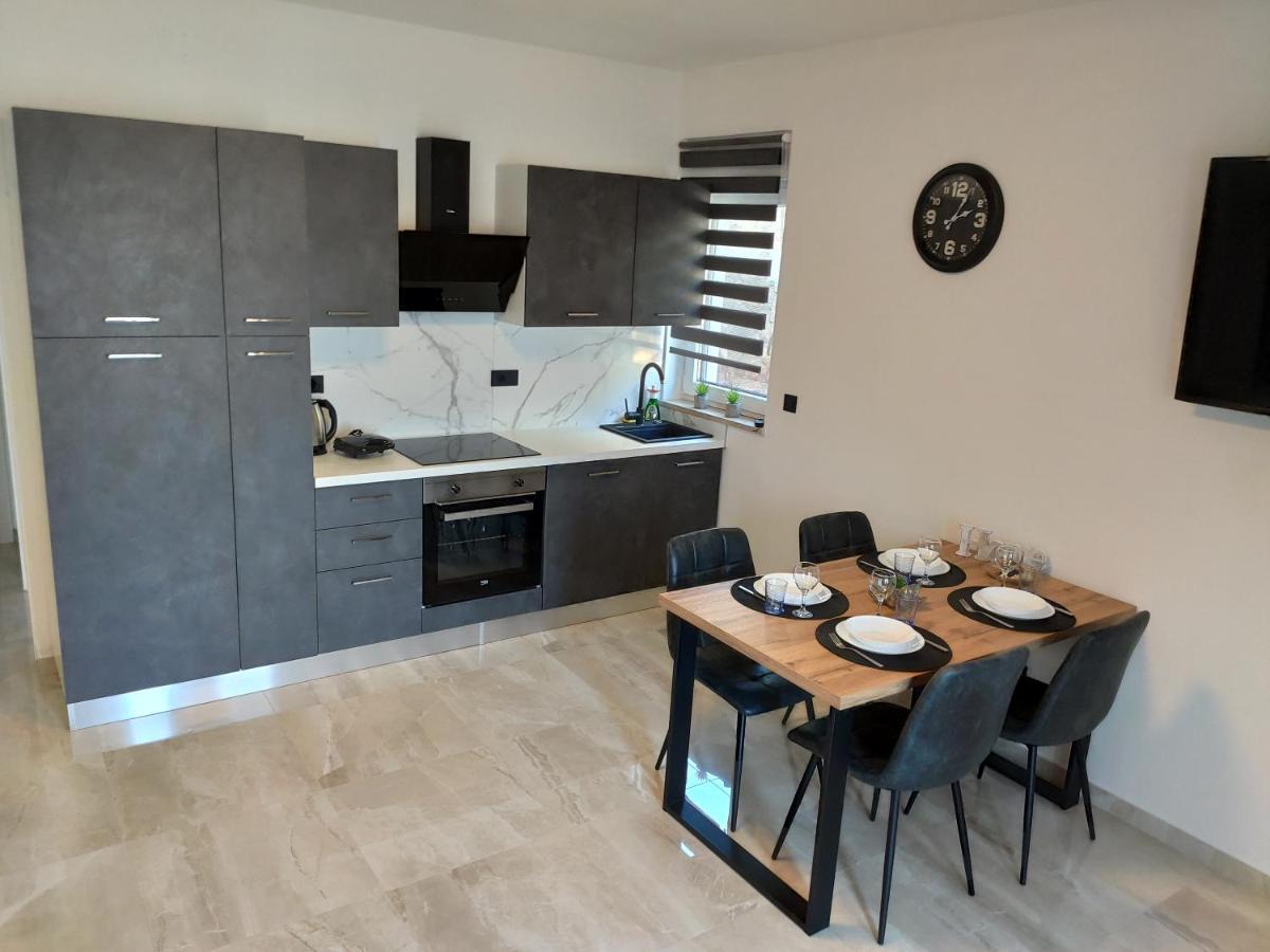 Apartments Pina Kornić Szoba fotó